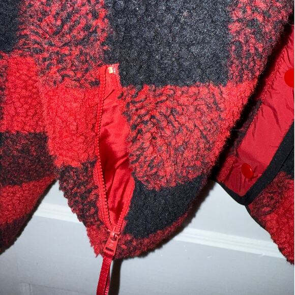 New Fabletics Tahoe Teddy Jacket Holly Berry Buffalo Check Women's size M - Picture 9 of 10